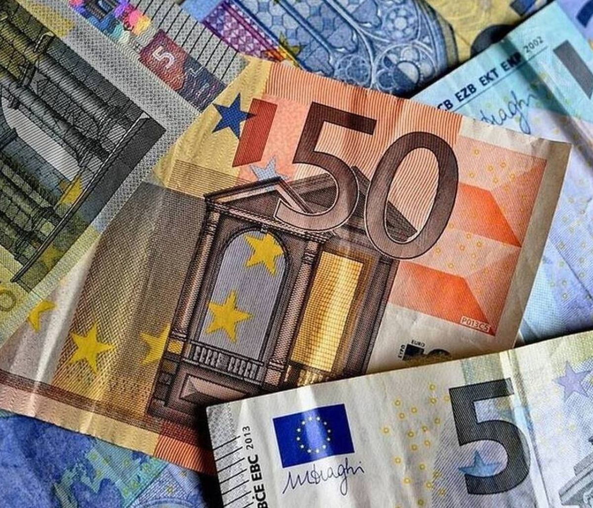 Αυξάνονται όλοι οι μισθοί και οι συντάξεις - Δείτε πόσο και από πότε (ΠΑΡΑΔΕΙΓΜΑΤΑ)