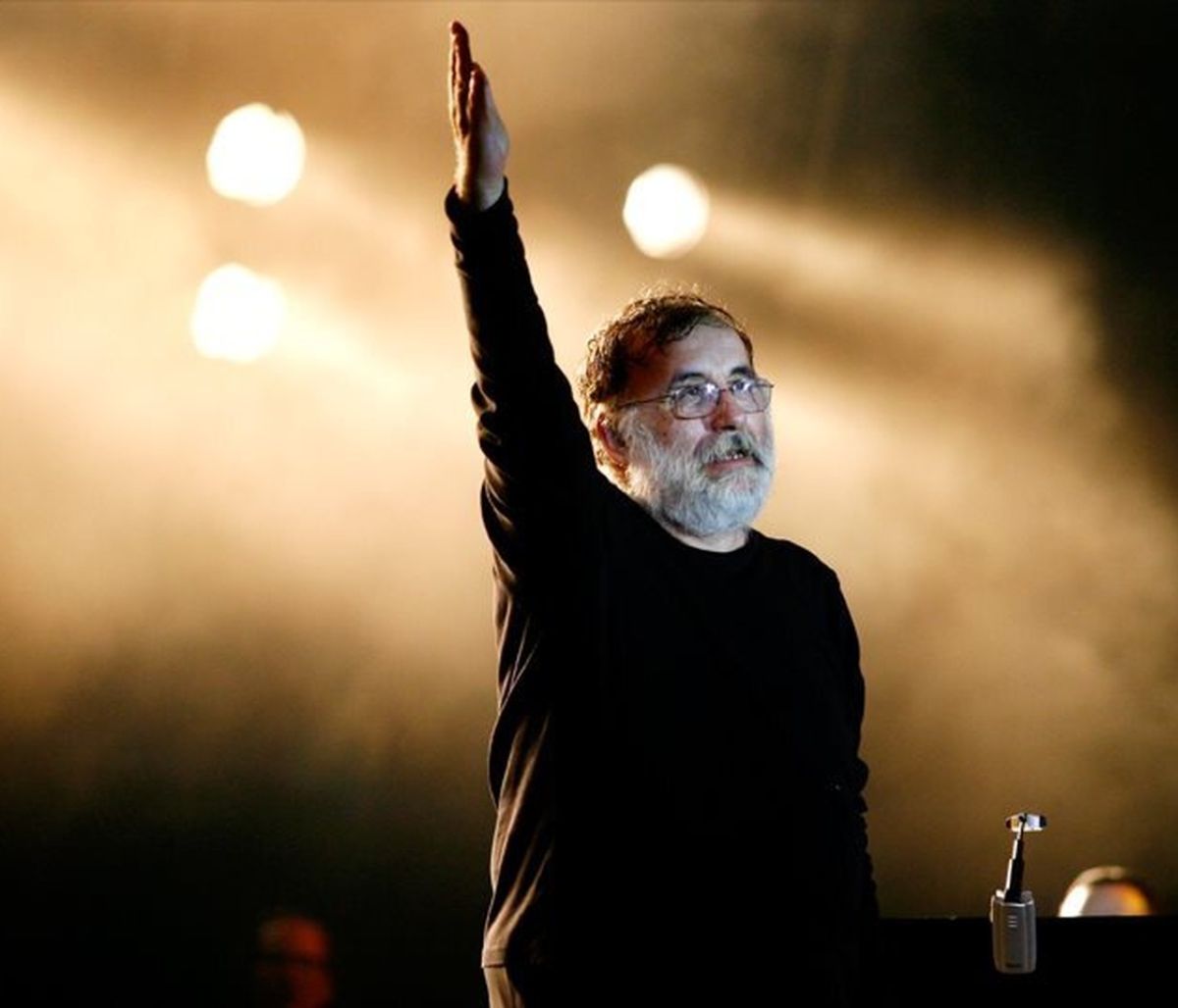 Θάνος Μικρούτσικος: Τα συγκλονιστικά τελευταία μηνύματα μέσα από το νοσοκομείο, πριν το θάνατό του