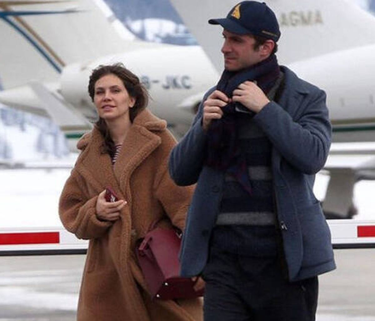 Οι πρώτες φωτογραφίες από τον γάμο Νιάρχου-Ζούκοβα! Ερωτευμένη και η αδελφή του γαμπρού! (pics+vid)