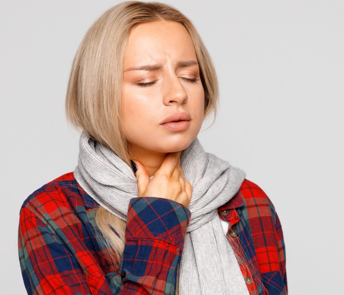 Πονόλαιμος: 6 «σωτήριες» λύσεις για άμεση ανακούφιση (εικόνες)