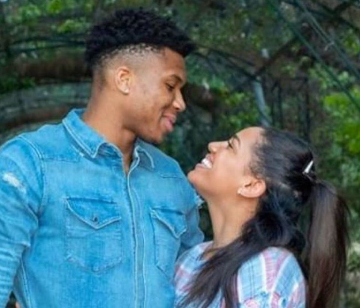 Γιάννης Αντετοκούνμπο: Η αδημοσίευτη φώτο από την εγκυμοσύνη της συντρόφου του & το τρυφερό μήνυμα