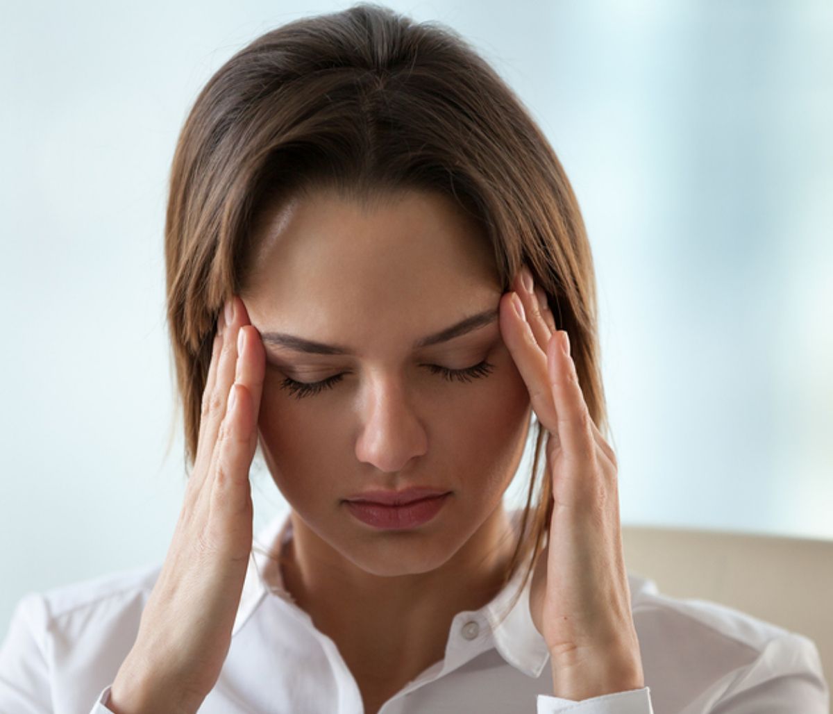 Πονοκέφαλος που δεν υποχωρεί: Με ποιες παθήσεις συνδέεται