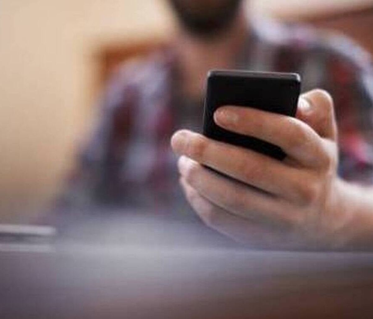 Σάλος με μυστηριώδες μήνυμα σε χιλιάδες κινητά τηλέφωνα (pics)