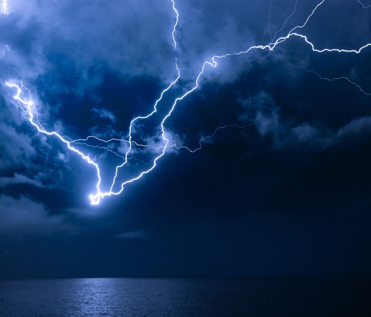 Νέο έκτακτο δελτίο επιδείνωσης καιρού: Έρχονται βροχές, καταιγίδες, χαλάζι και θυελλώδεις άνεμοι