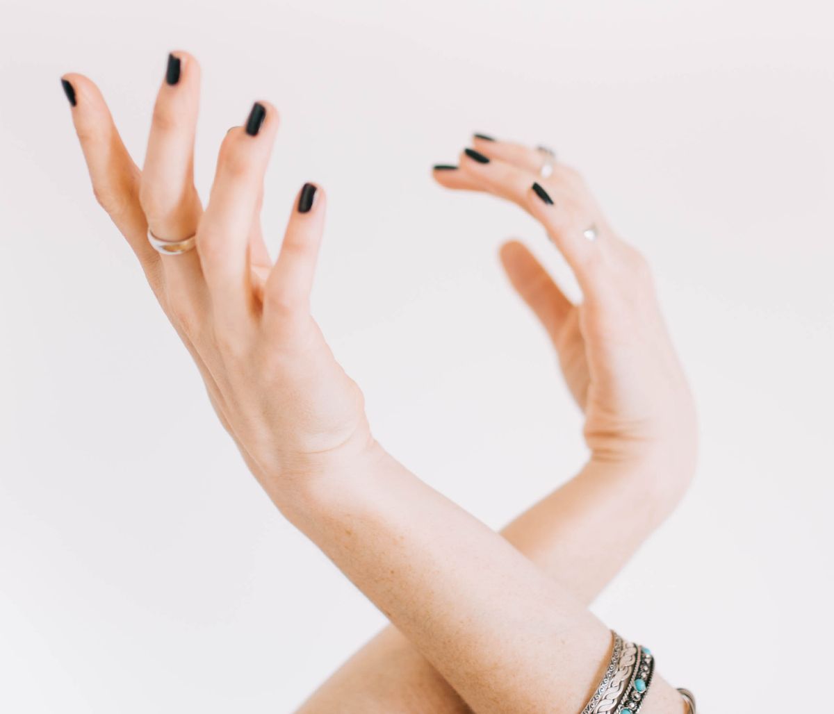 DIY μάσκα χεριών: Πώς θα ενυδατώσεις τα χέρια σου αυτές τις ημέρες