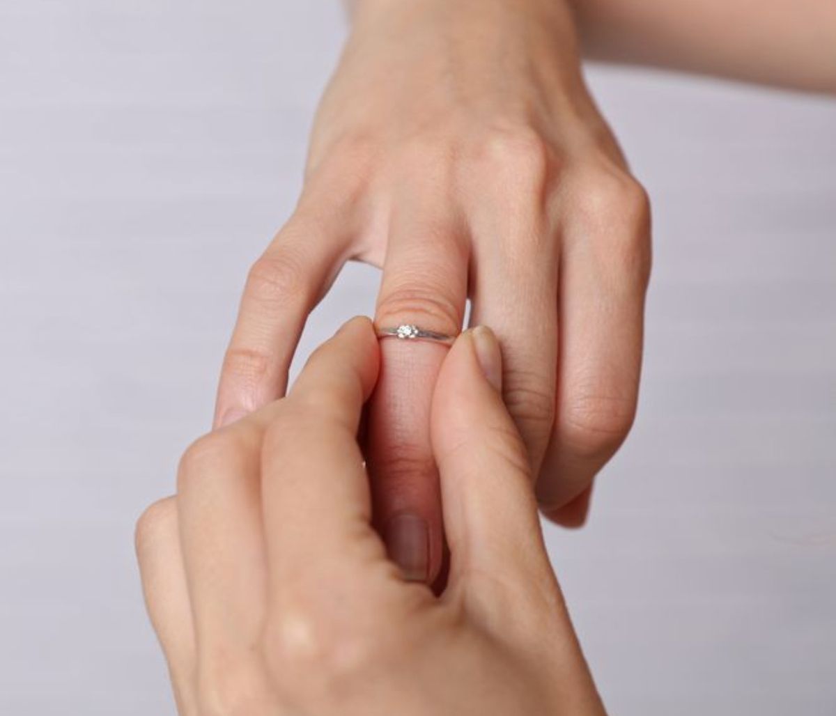 Πρησμένα δάχτυλα: 7 πιθανές αιτίες μέσα από εικόνες