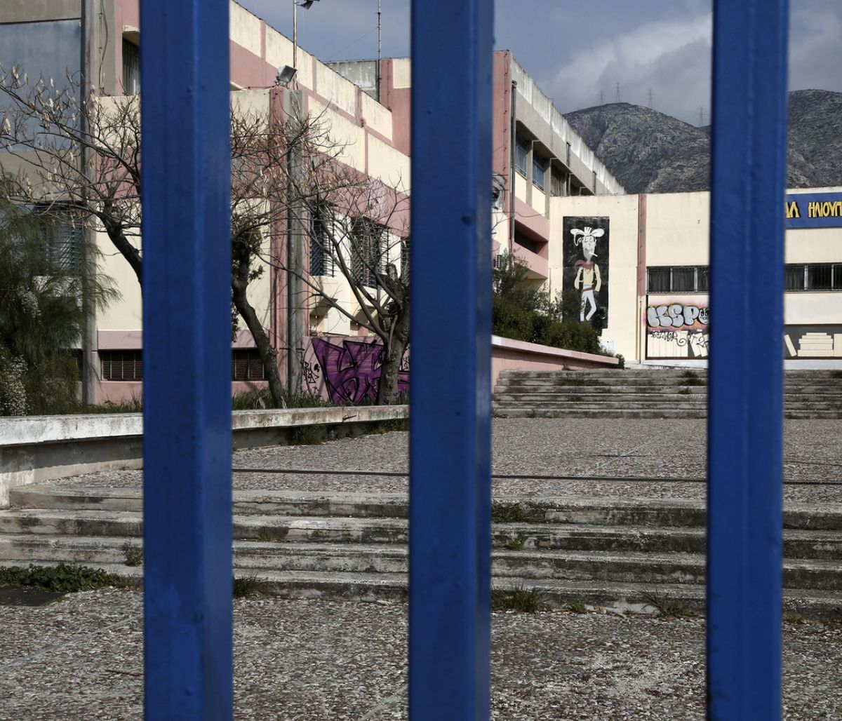 Κορονοϊός: Πότε θα ανοίξουν τα σχολεία - Τι θα γίνει με τις Πανελλήνιες - Τα σενάρια που εξετάζονται