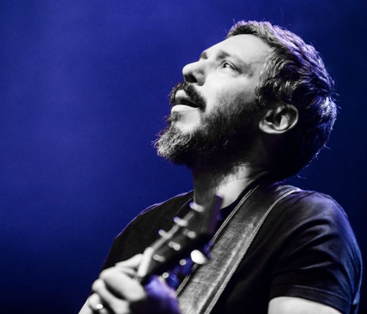 Αλκίνοος Ιωαννίδης: Τραγουδά μαζί με τις κούκλες κόρες του το τραγούδι που έγραψε για την πανδημία