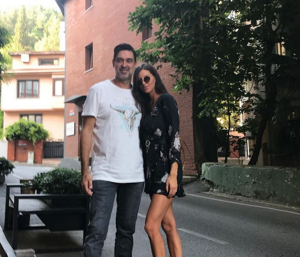 Χαρά Παππά-Μπουράκ Χακί: Με αγροτικές δουλειές περνάει την καραντίνα το ζευγάρι (photos)