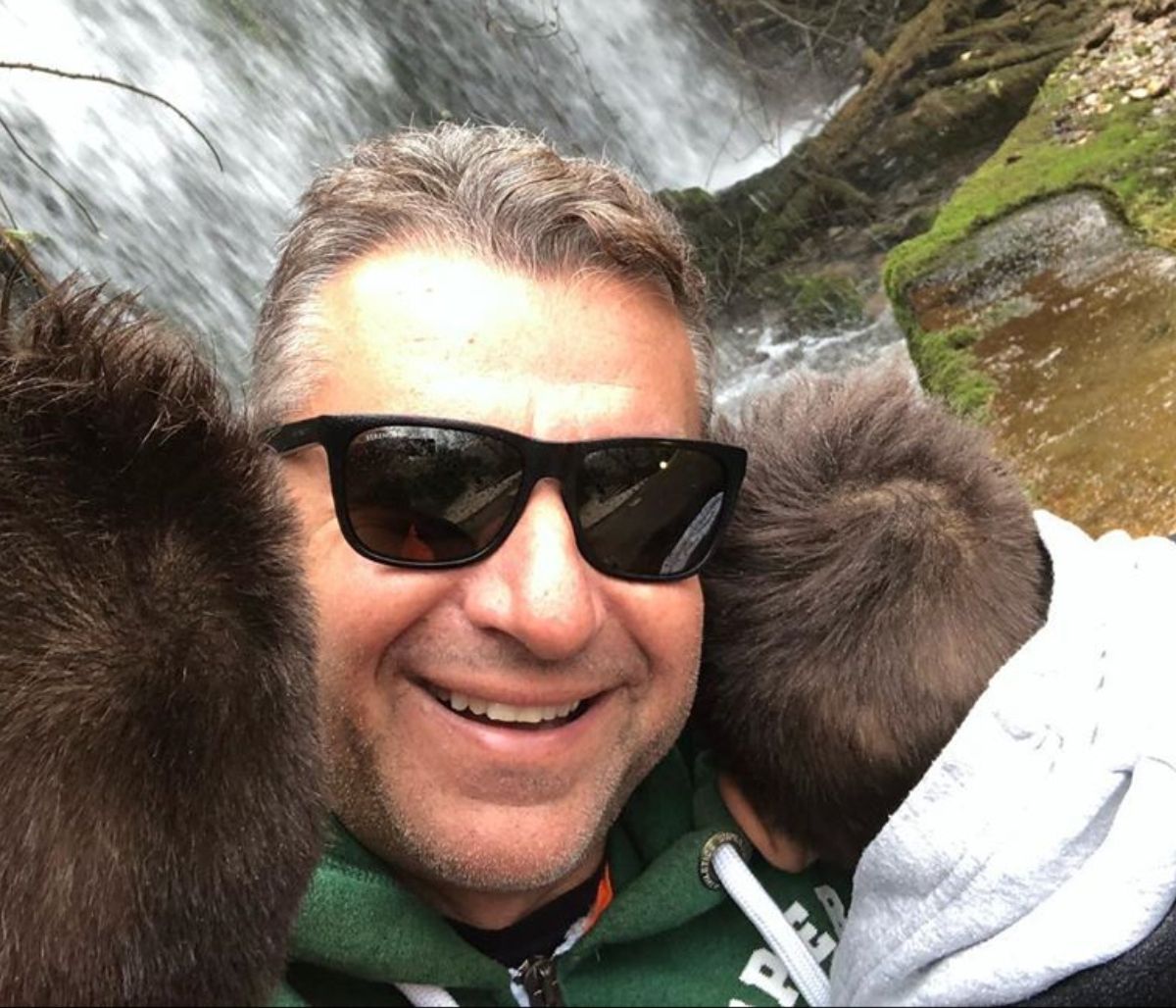 Γιώργος Λιάγκας: Ο γιος του κάνει μάθημα εξ αποστάσεως και εκείνος τον φωτογραφίζει (pics)