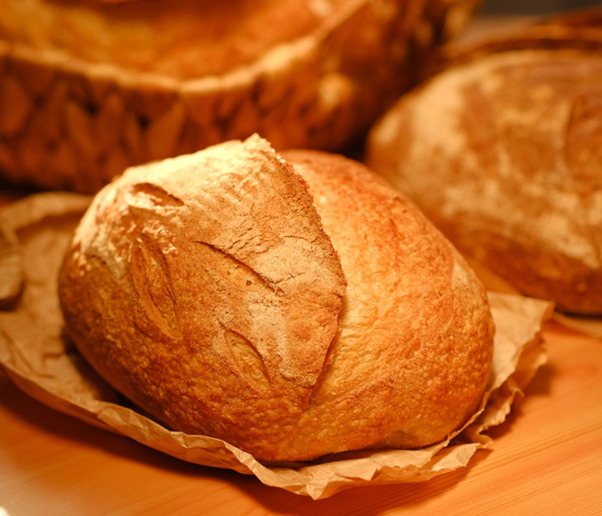 #Μένουμε _σπίτι: Πανεύκολη συνταγή για σπιτικό ψωμί χωρίς μαγιά (vids)