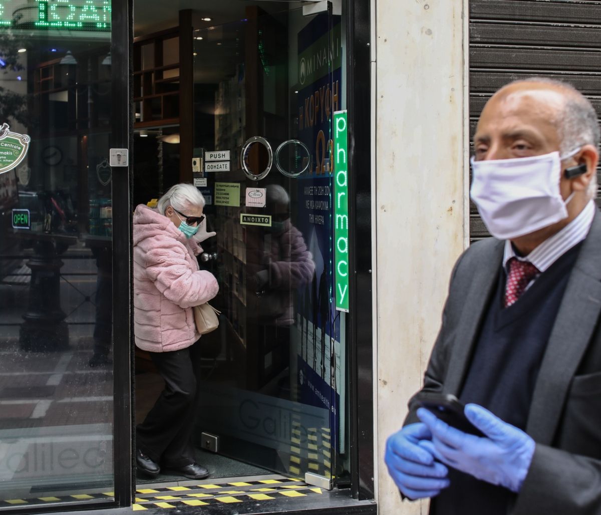 Κορονοϊός - Πέτσας: Έρχονται μέτρα για τους ασυνεπείς - Όριο σε αριθμό και διάρκεια μετακινήσεων