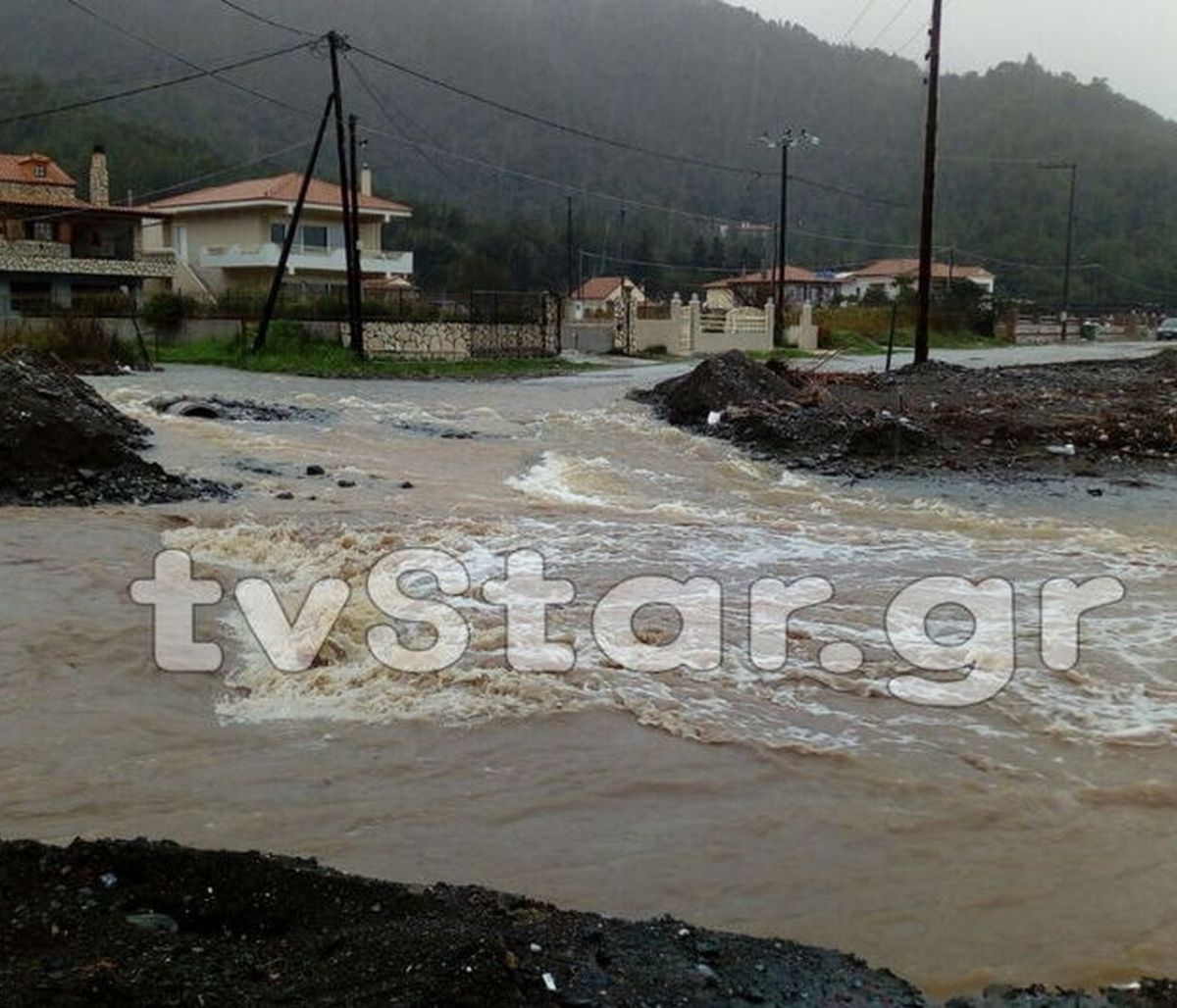 Κακοκαιρία: «Βούλιαξαν» Εύβοια, Χαλκιδική, Τρίκαλα και Σκιάθος - Πλημμύρες και κατολισθήσεις