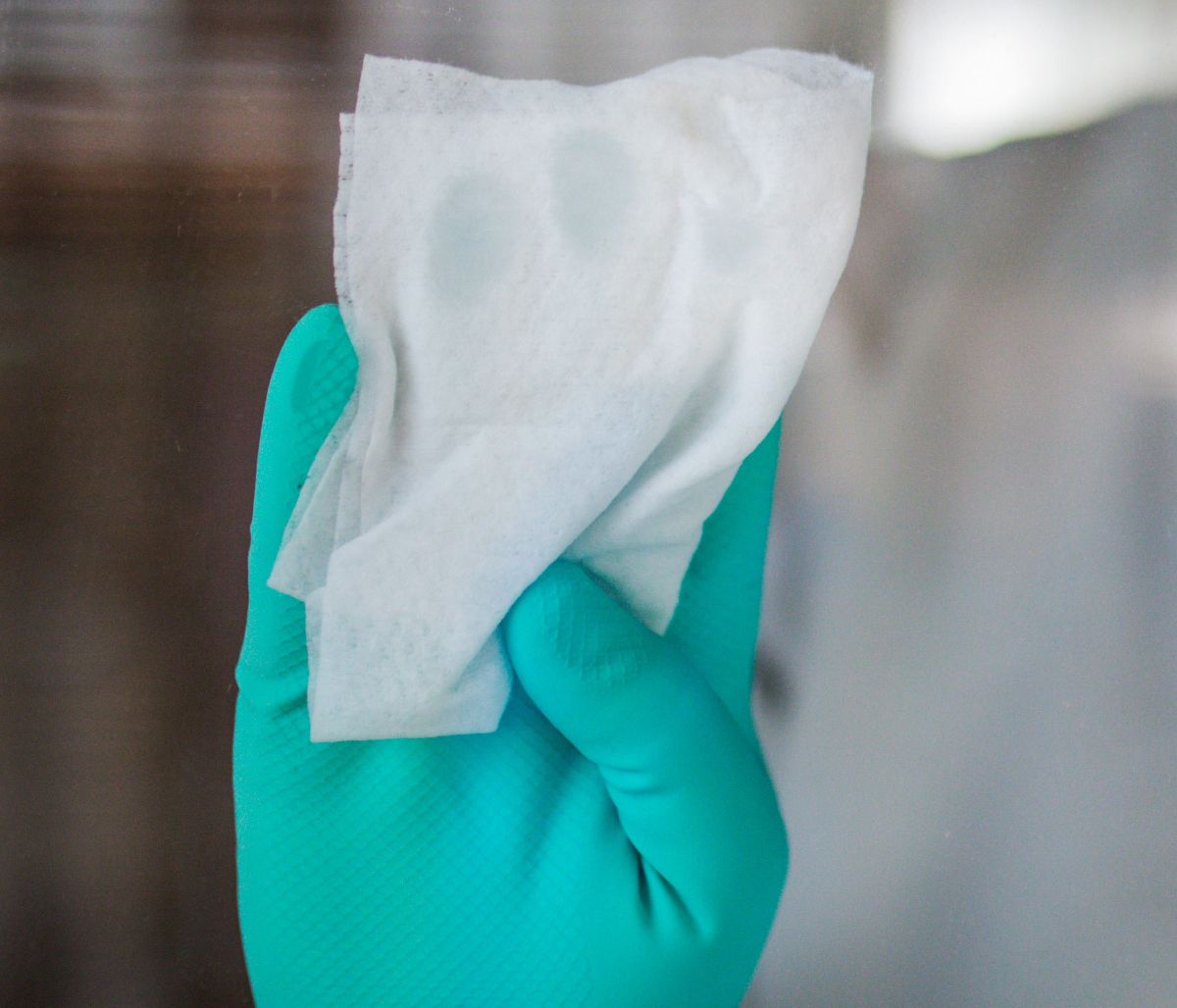 Κορονοϊός: Λάθη που κάνετε με τα αντιβακτηριδιακά μαντηλάκια (εικόνες)