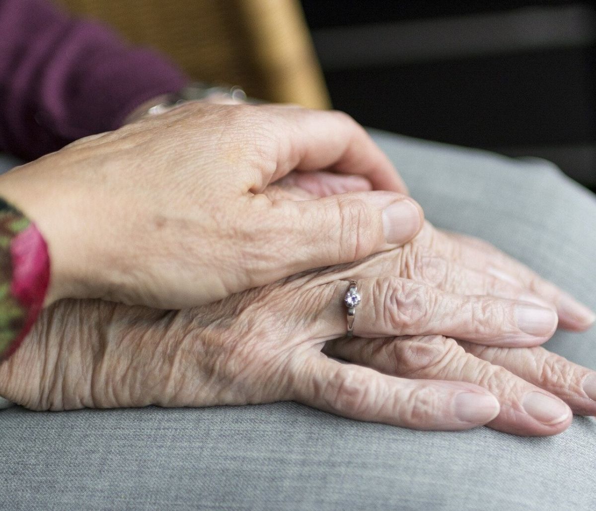 Κορονοϊός: Η απίστευτη κίνηση 88χρονου για να δει τη σύζυγο του (video)