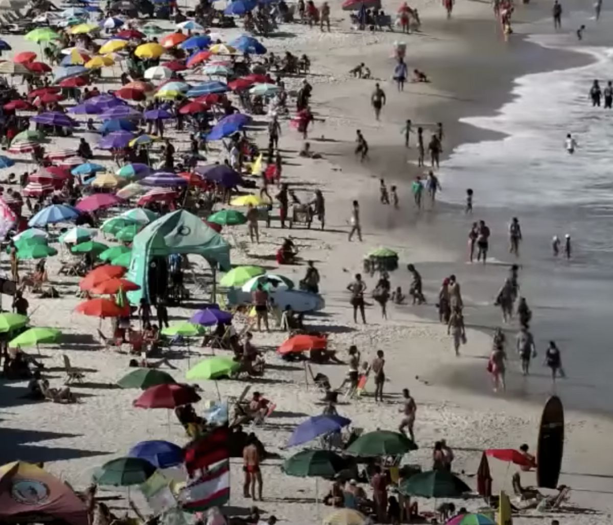 Καλοκαίρι με... πλεξιγκλάς σε παραλίες και εστιατόρια (video)