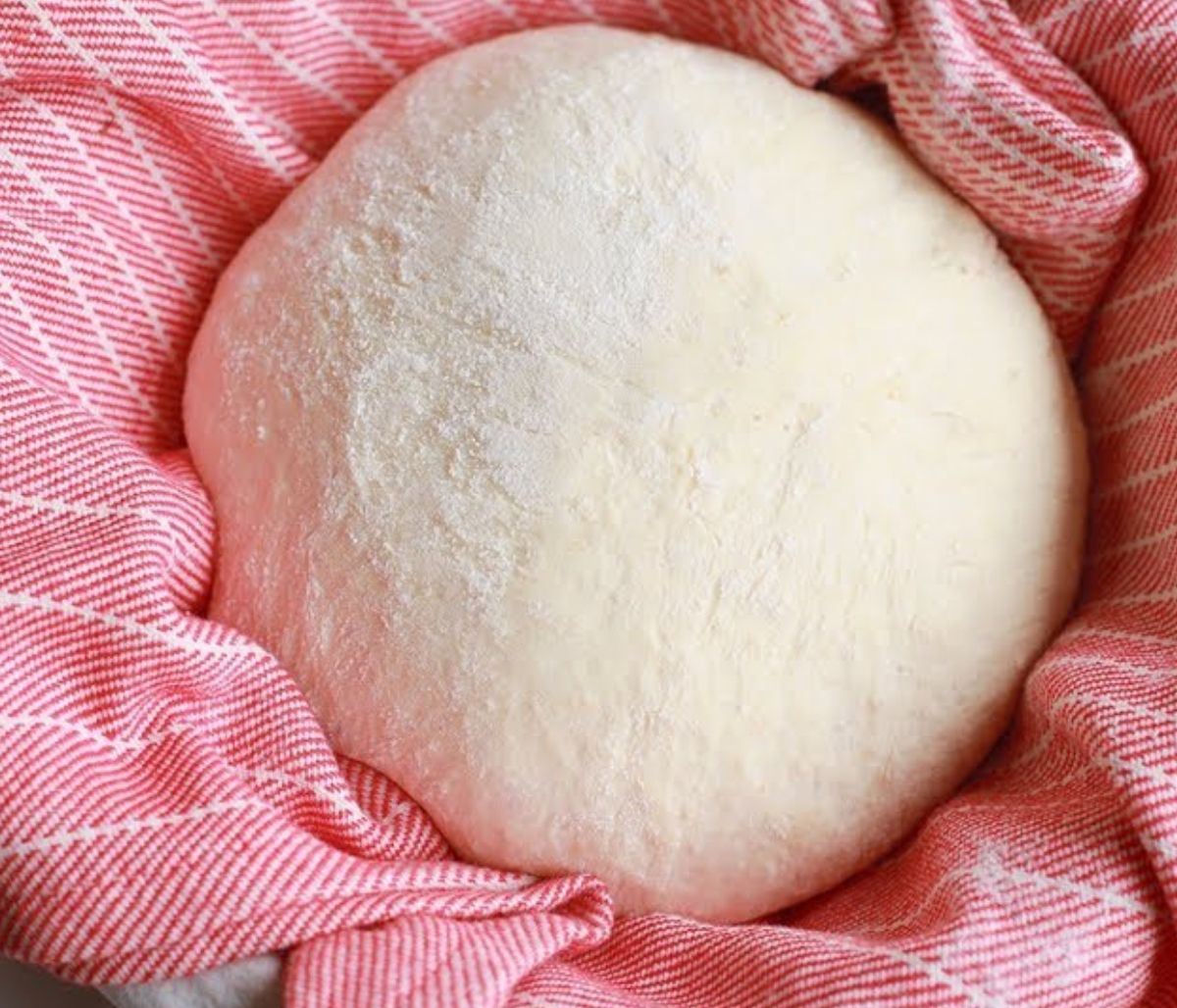 Πανεύκολη ζύμη με γιαούρτι για αλμυρές και γλυκιές συνταγές (vid)