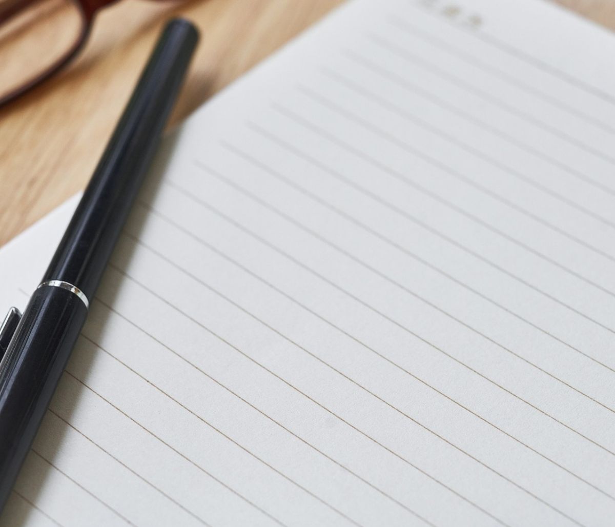 Απίστευτο περιστατικό: Ρεπόρτερ βγήκε σε ζωντανή σύνδεση χωρίς παντελόνι (video)