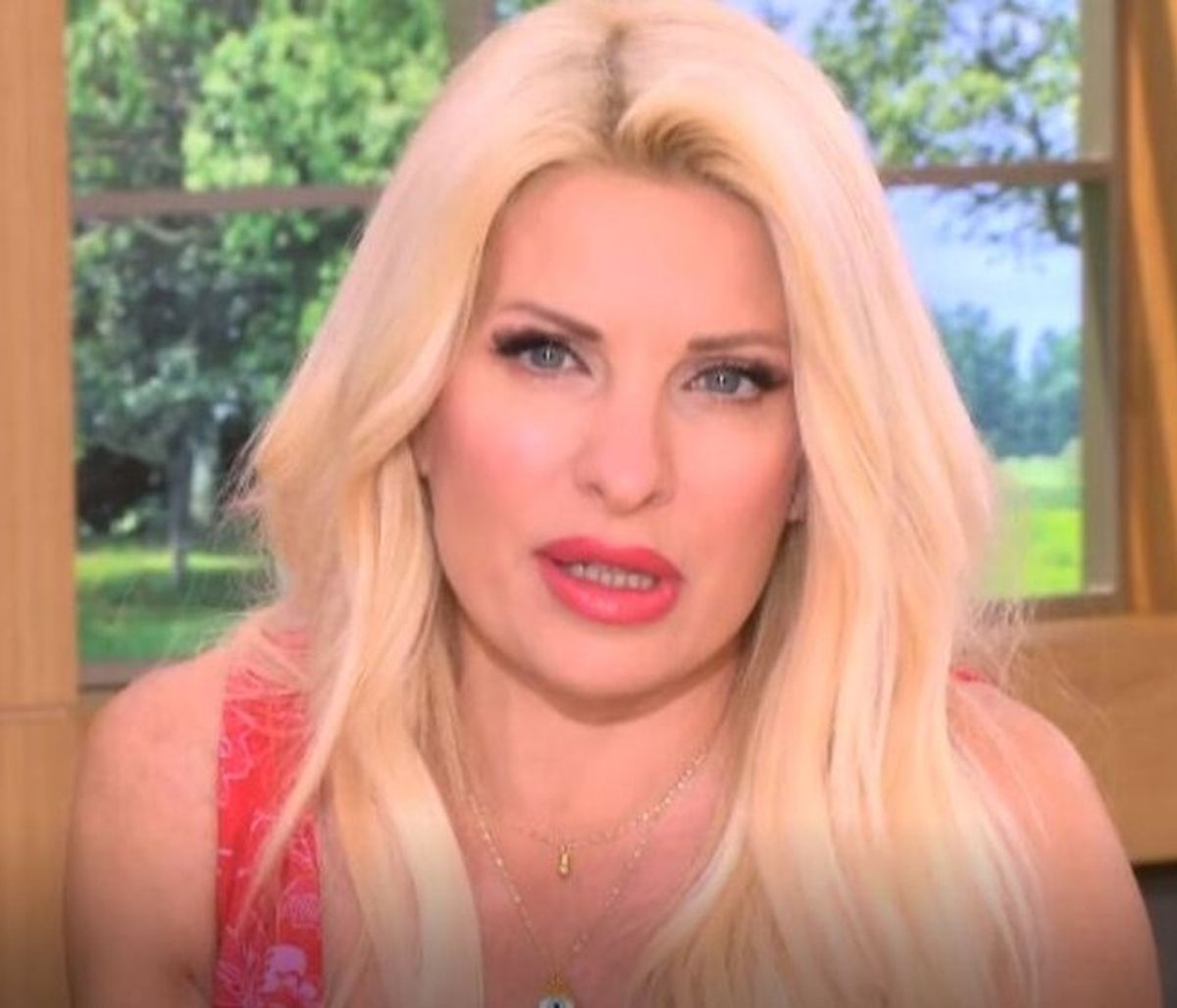 Η σέξι και αποκαλυπτική εμφάνιση της Μενεγάκη που μας άφησε με το στόμα ανοιχτό! (Photos-Video)