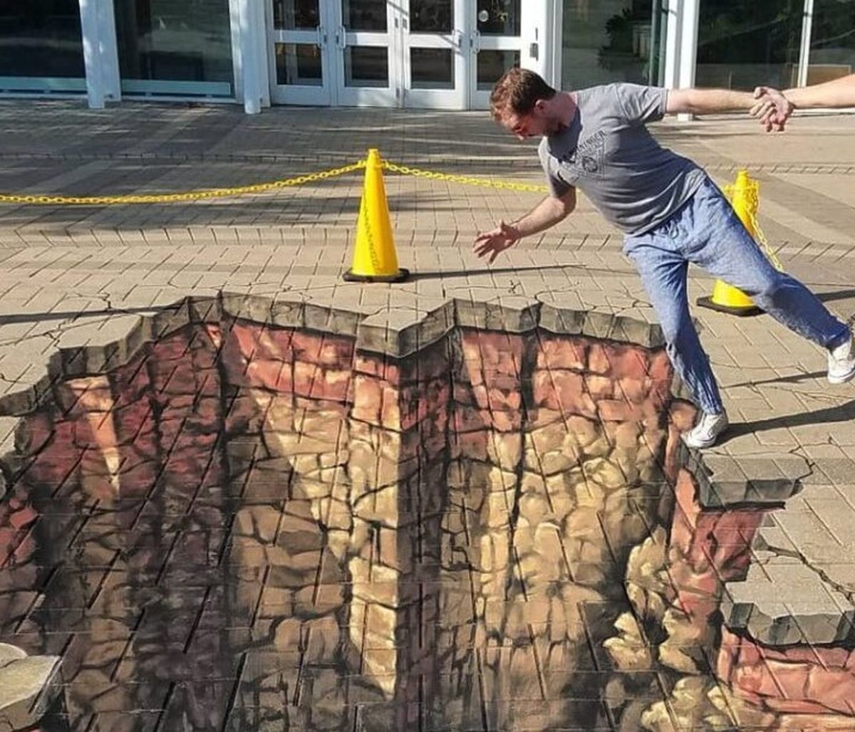 «Ζωντανεύει» τα πεζοδρόμια με τον πιο απίστευτο τρόπο (photos)