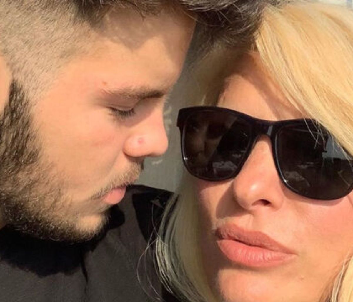 Άγγελος Λάτσιος: Η νυχτερινή βόλτα στην Αθήνα - Το βίντεο που θα γίνει viral (vid)