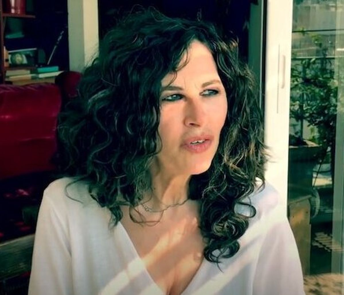 Ελευθερία Αρβανιτάκη: Για πρώτη φορά ανοίγει το υπέροχο σπίτι της στο κέντρο της Αθήνας (pics-video)