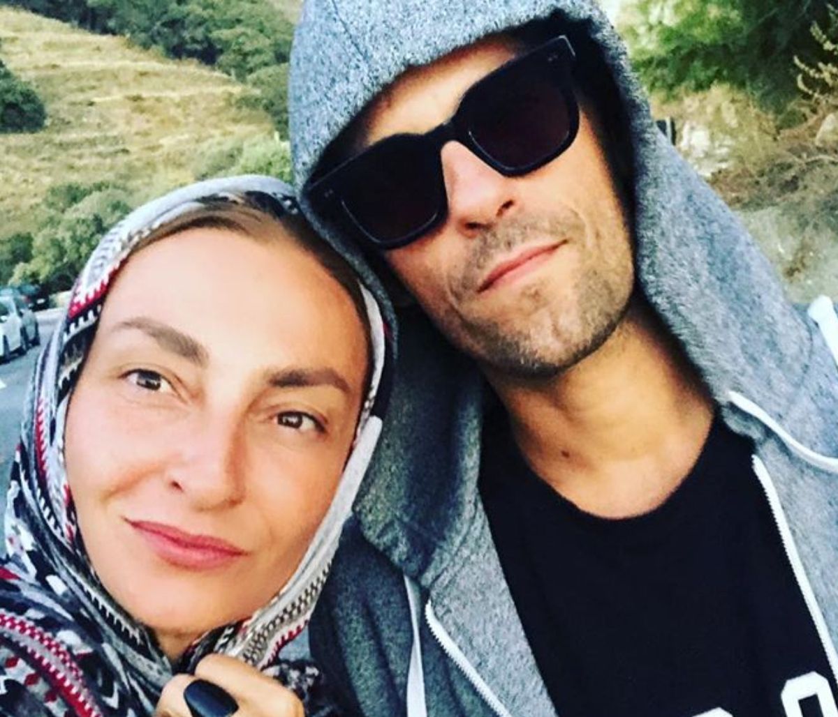 Ρούλα Ρέβη: Δείτε πώς φωτογράφισε την κόρη της στο σαλόνι του σπιτιού τους