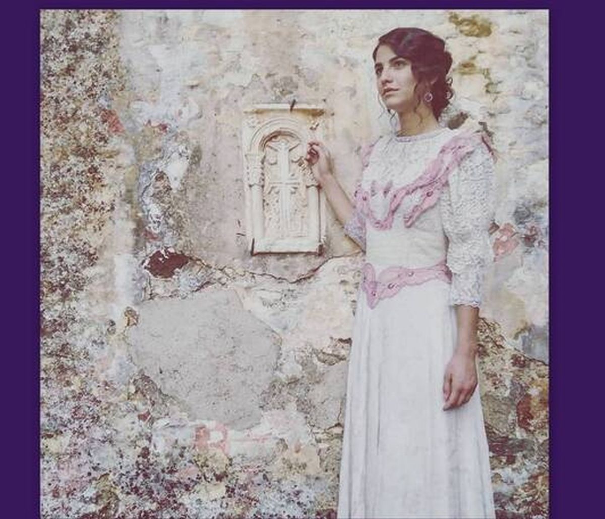 Κόκκινο Ποτάμι: Οι πρώτες βουτιές της Ιφιγένειας χωρίς φίλτρα