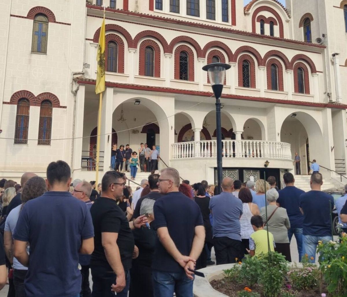 Λάρισα: Θρήνος στην κηδεία του 32χρονου Μάριου - Τον αποχαιρέτησαν με τραγούδια