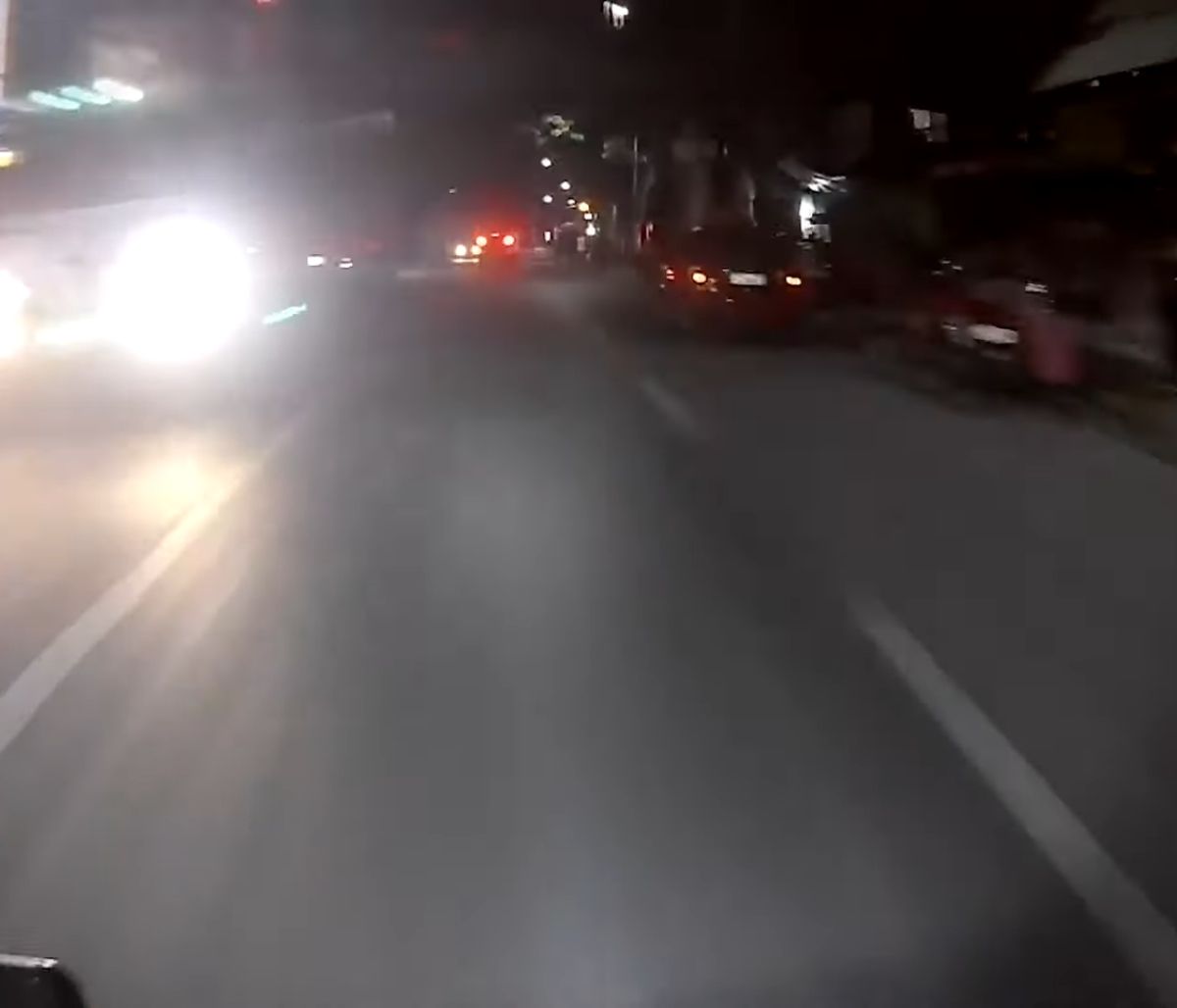 Ντελιβεράς κυνήγησε οδηγό που χτύπησε και άφησε ποδηλάτη (video)