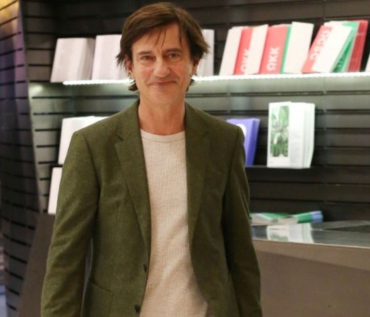 Κουτσογιαννόπουλος: Έχεις δει την σύζυγό του;Με υπέροχα μάτια και απίθανο στιλ