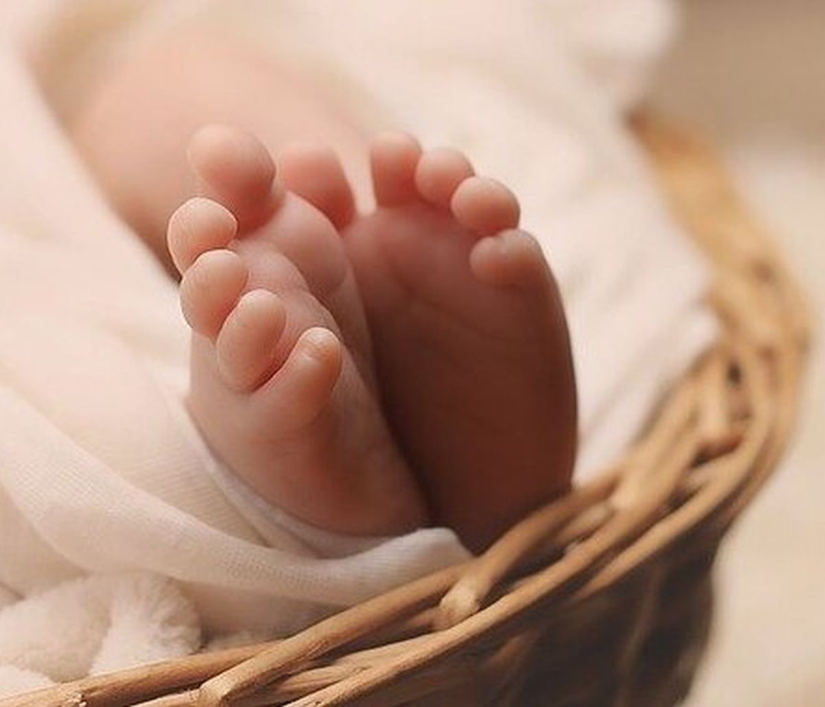 Ναύπακτος: Συγκλονίζει η τραγωδία με το νεκρό βρέφος - Πώς και γιατί η μάνα γέννησε στο σπίτι