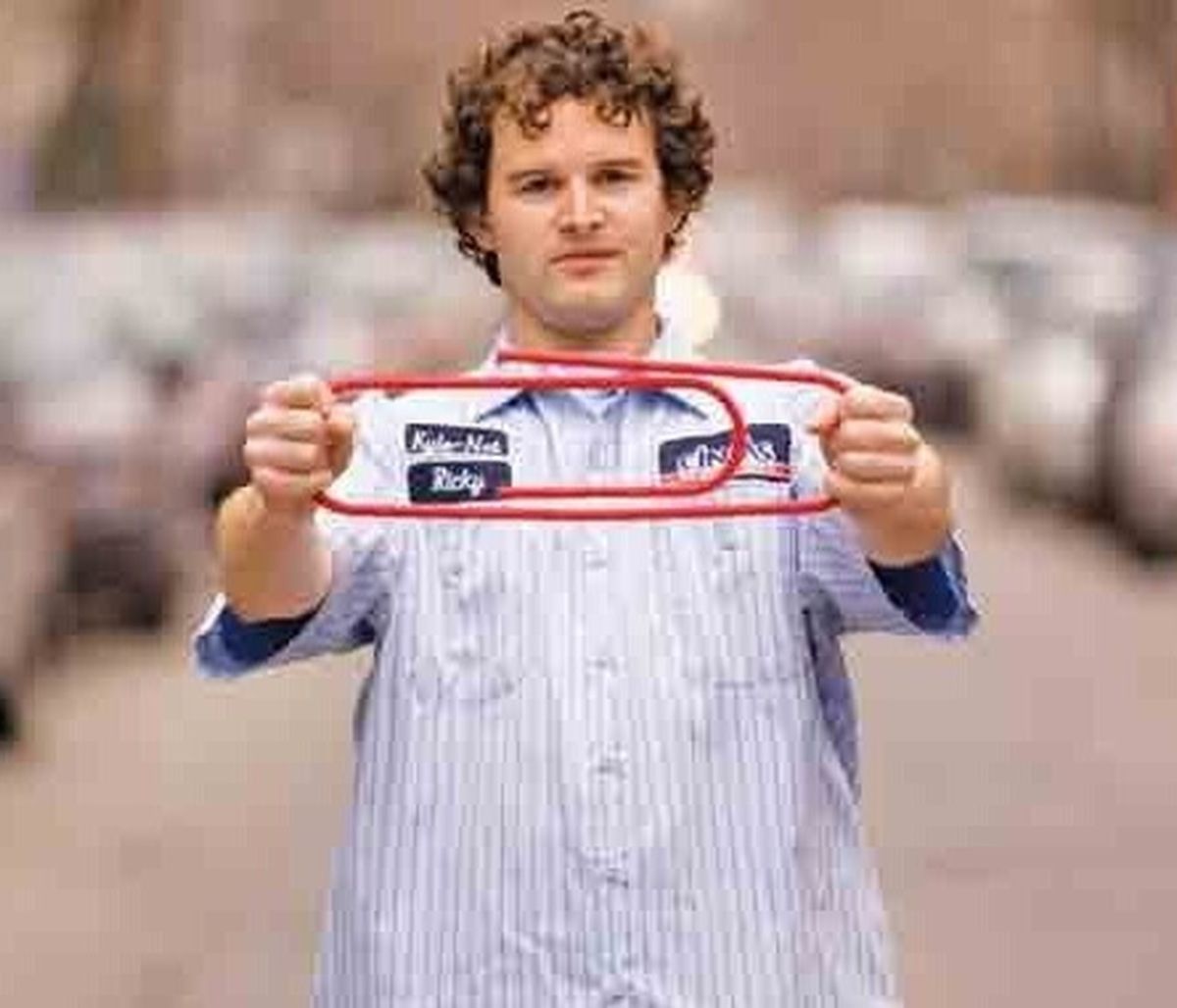 Ο 26χρονος που αντάλλαξε ένα συνδετήρα με ένα σπίτι! (photos)