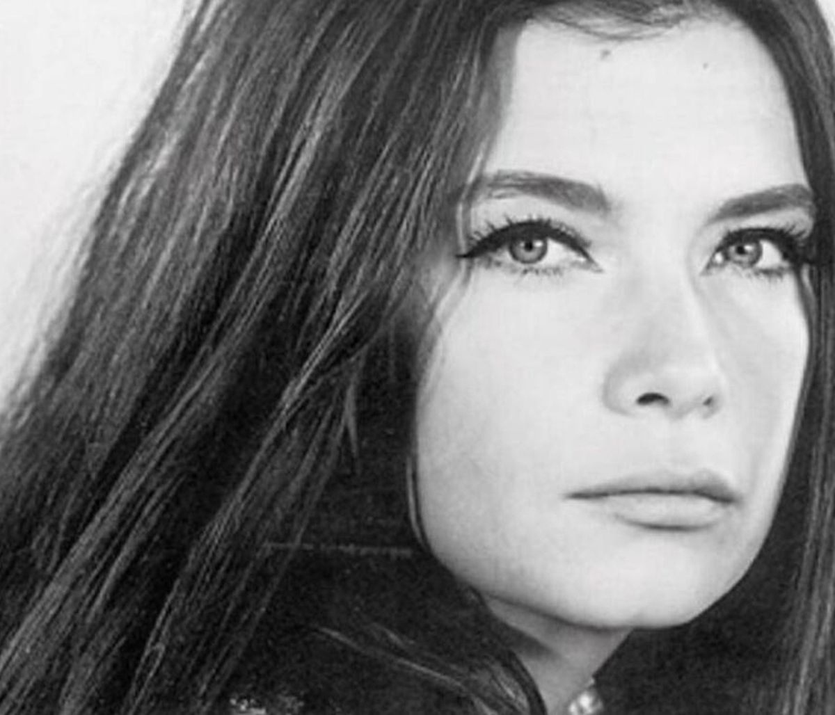 Αυτή είναι η εγγονή της Τζένης Καρέζη – Η απίστευτη ομοιότητα με τη γιαγιά της