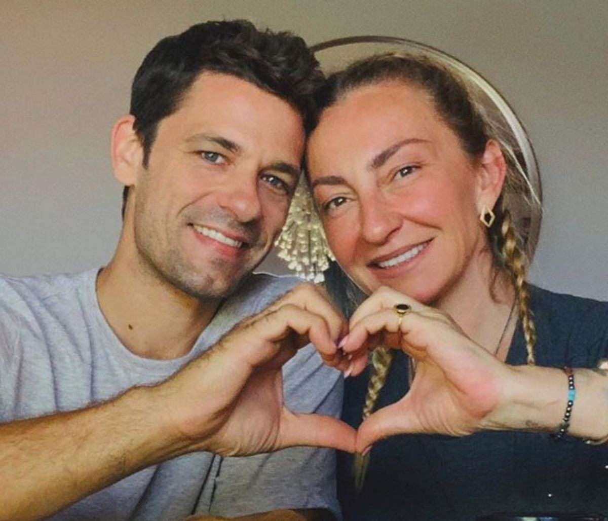 Ρέβη - Τότσικας: Με ποια γνωστή Ελληνίδα μαμά κάνουν μαζί διακοπές; (pics)