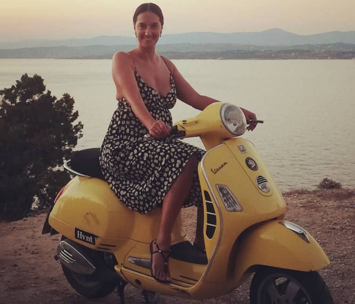 Νόνη Δούνια: Δείτε τι έκανε με την κόρη της στις Σπέτσες