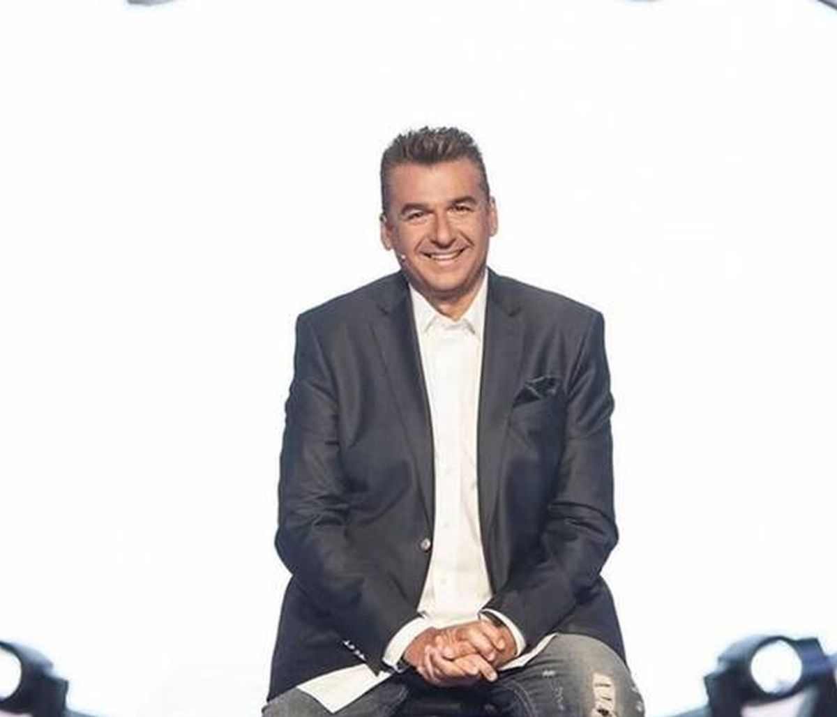 Γιώργος Λιάγκας: Η νέα εμφάνιση με την κούκλα συνοδό του - Εσύ την είδες;