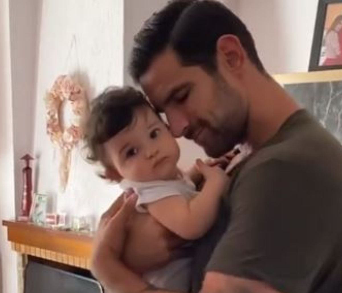 Ετεοκλής Παύλου: Θα λιώσετε με τις αγκαλιές που κάνει στην κόρη του