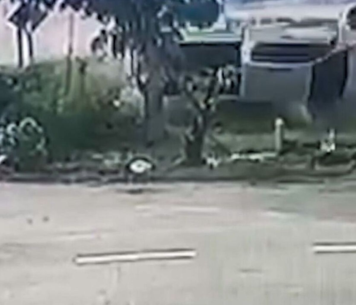 Σοκαριστικό τροχαίο - Σώθηκε από θαύμα ο οδηγός (video)