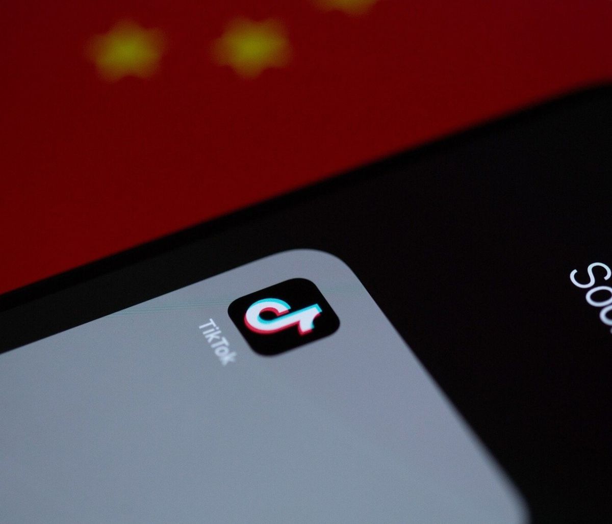 Ανατριχιαστική «μόδα» στο Tik Tok: Παριστάνουν τα θύματα του Ολοκαυτώματος (pics)