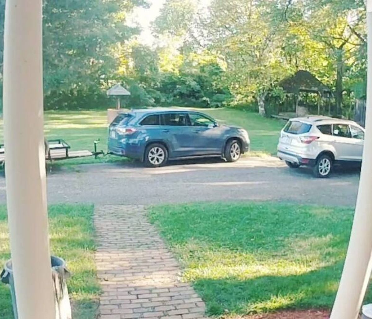 Απίστευτο: Ρόδα εμφανίστηκε από το πουθενά, διέλυσε βεράντα και… χτύπησε κουδούνι (vid)