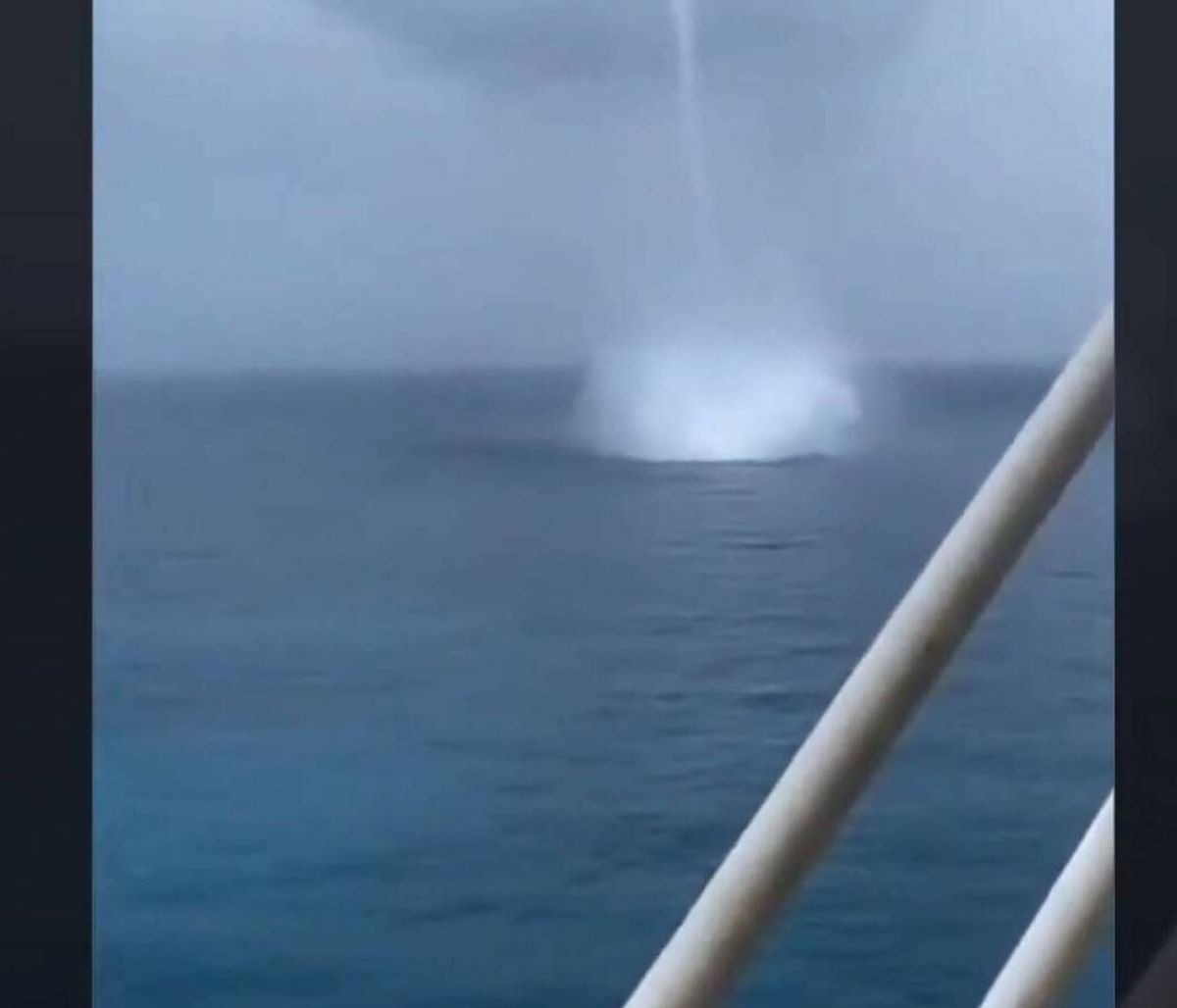 Απίστευτο βίντεο: Εμφανίστηκαν έξι υδροστρόβιλοι ταυτόχρονα