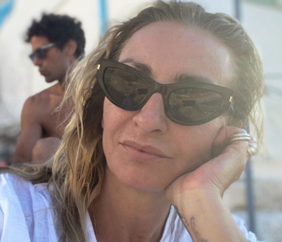 Ρούλα Ρέβη: Δείτε πώς βάφτηκε η κόρη της στη θάλασσα (pics)