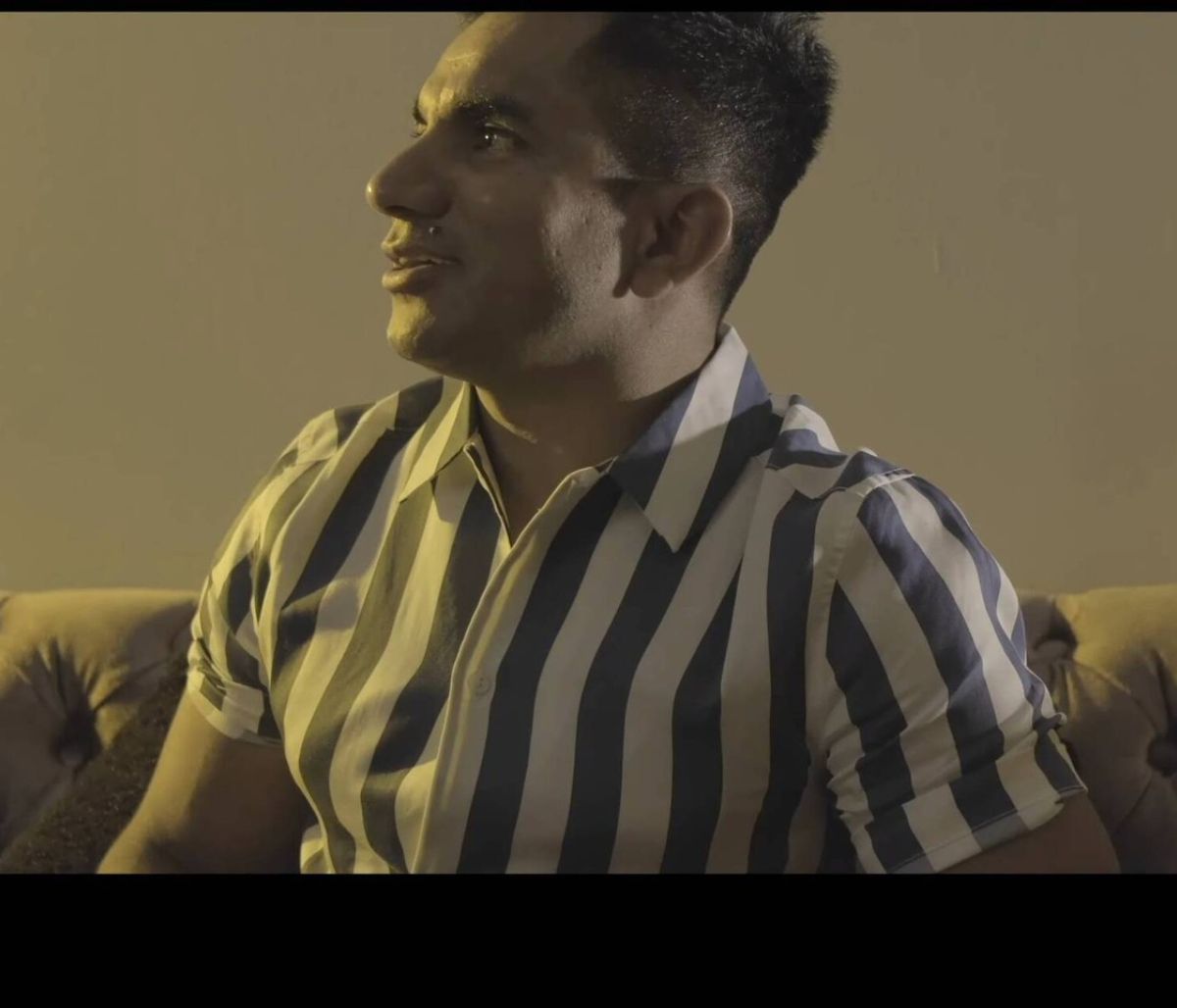 Ο Κώστας με το «καλημέρα friends» στο βίντεο κλιπ της Μαρίας Τζινέρη (video)