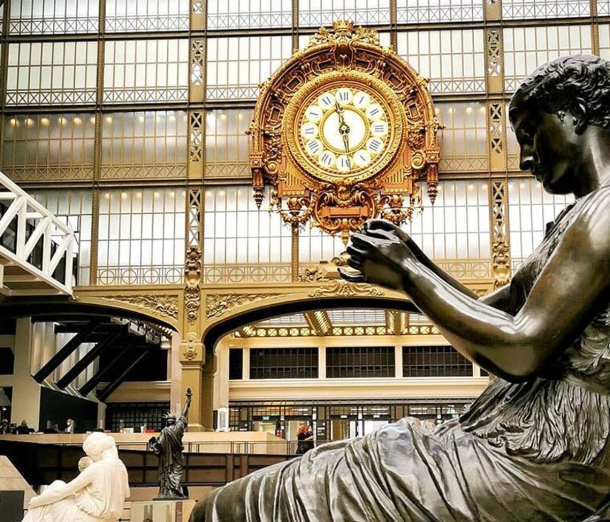 «Έφαγε» πόρτα σε μουσείο λόγω του πληθωρικού μπούστου της (photos)