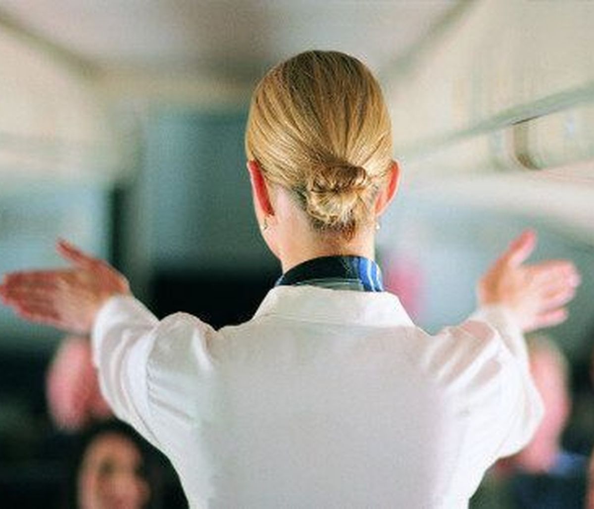 Οι πιο εντυπωσιακές αεροσυνοδοί σε απίστευτες πόζες (photos)