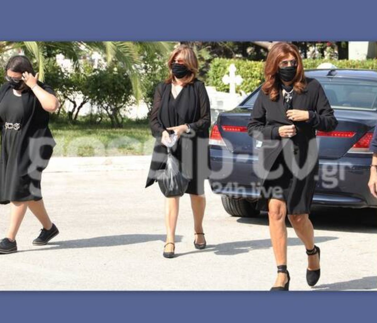 Μιμή Ντενίση: Συντετριμμένη στην κηδεία της μητέρας της (Photos)