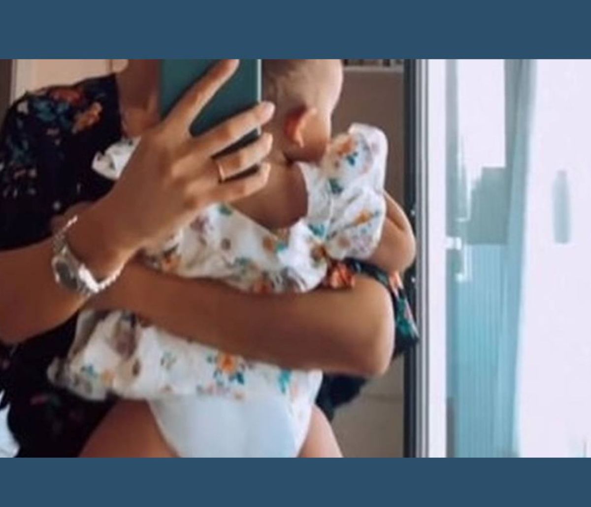 Διάσημη Ελληνίδα μαμά ντύθηκε ασορτί με την μπέμπα της