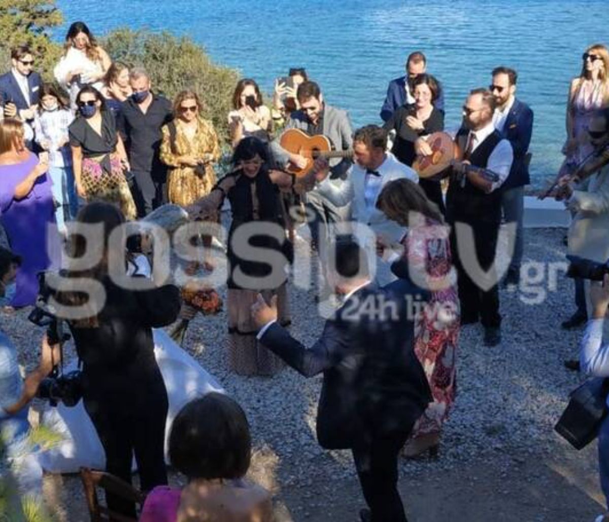 Ζουγανέλη-Δημητρίου:To γλέντι έξω από το εκκλησάκι και ο χορός του ζευγαριού