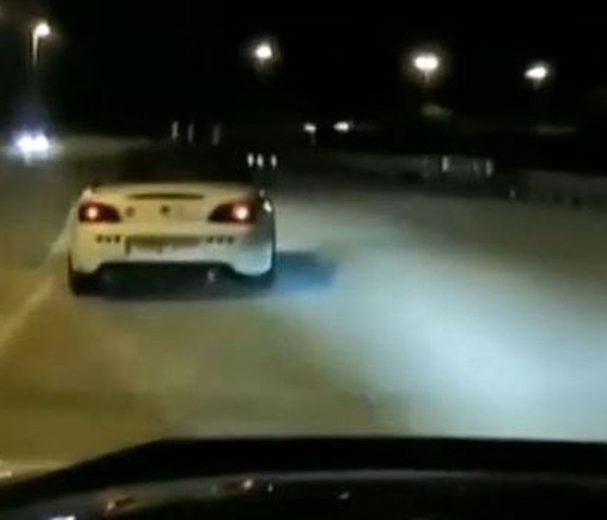 Μπλόκο στα Λιμανάκια: Η στιγμή που η τροχαία σταματάει «φτιαγμένο» αυτοκίνητο (video)